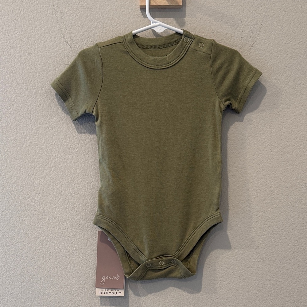 NWT Goumi Olive Infant Shortsleeve Bodysuit Size 6-12 Months‎
